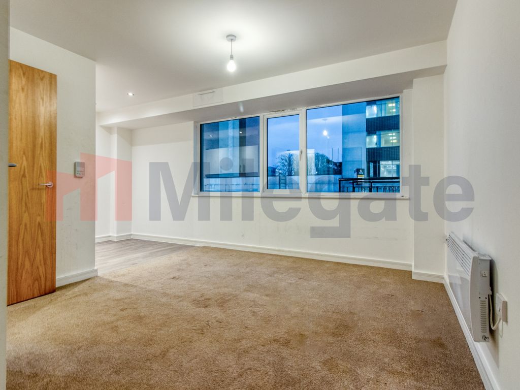 Studio to rent in St. Edwards Way, Romford RM1, £1,195 pcm Zoopla