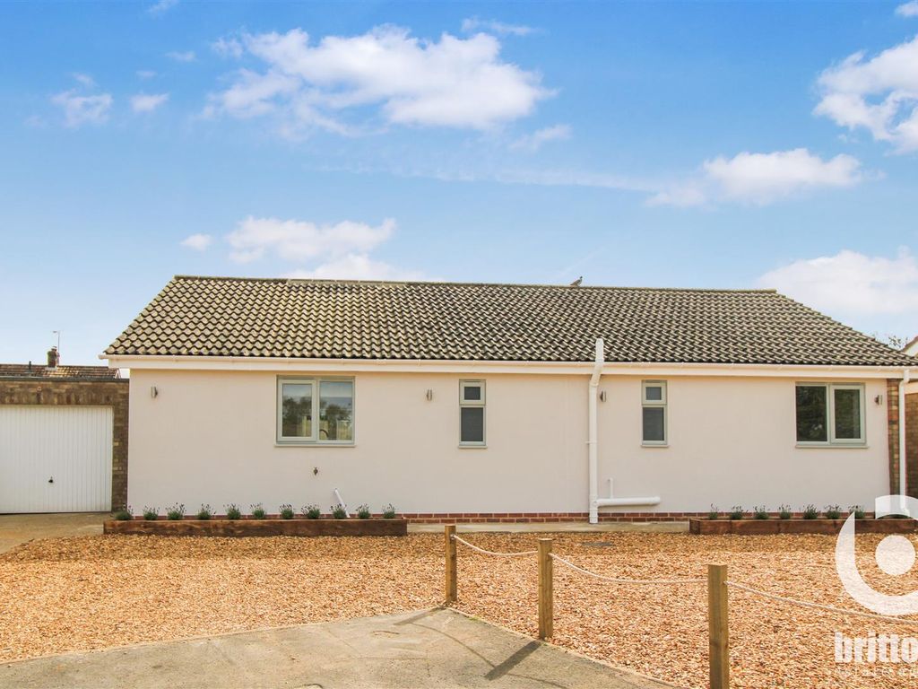 3 bed detached bungalow for sale in Lavender Close, Heacham, King's