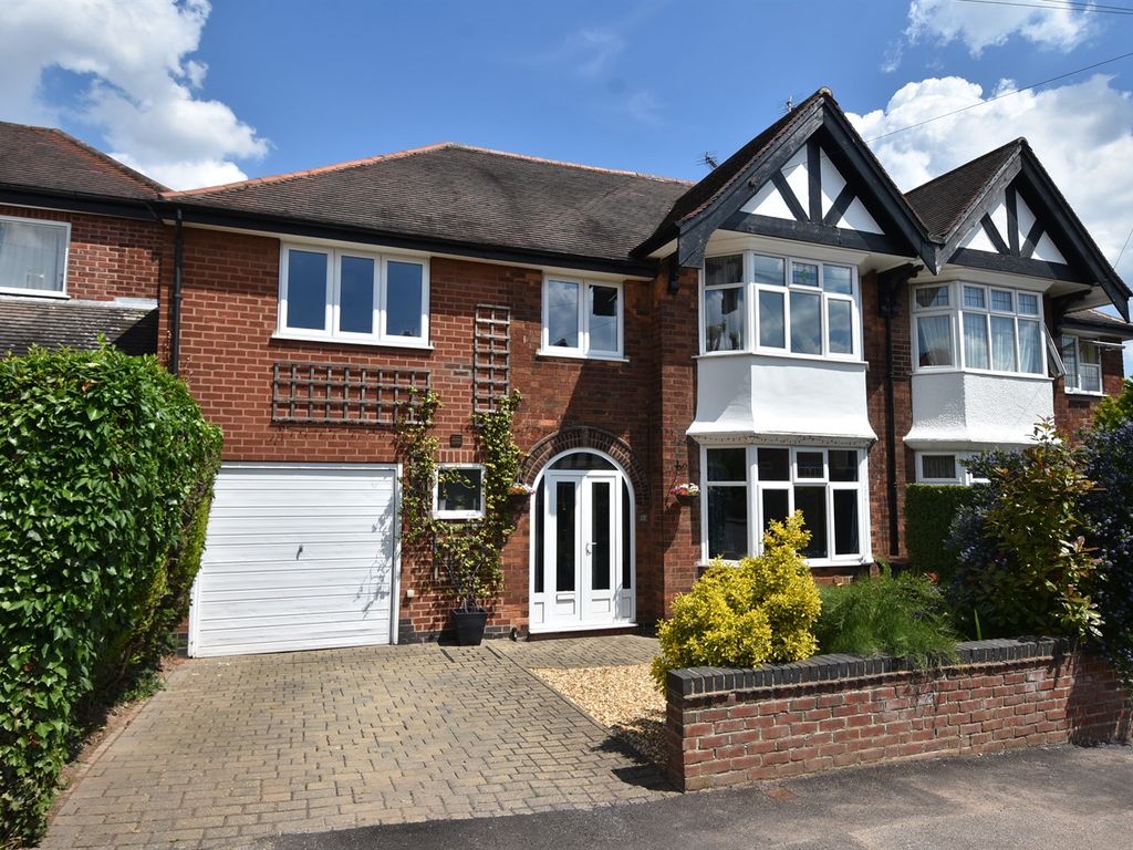 5 bed semidetached house for sale in Larch Crescent, Beeston NG9, £