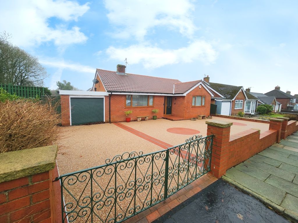 3 bed detached bungalow for sale in Blackamoor Road, Guide, Blackburn