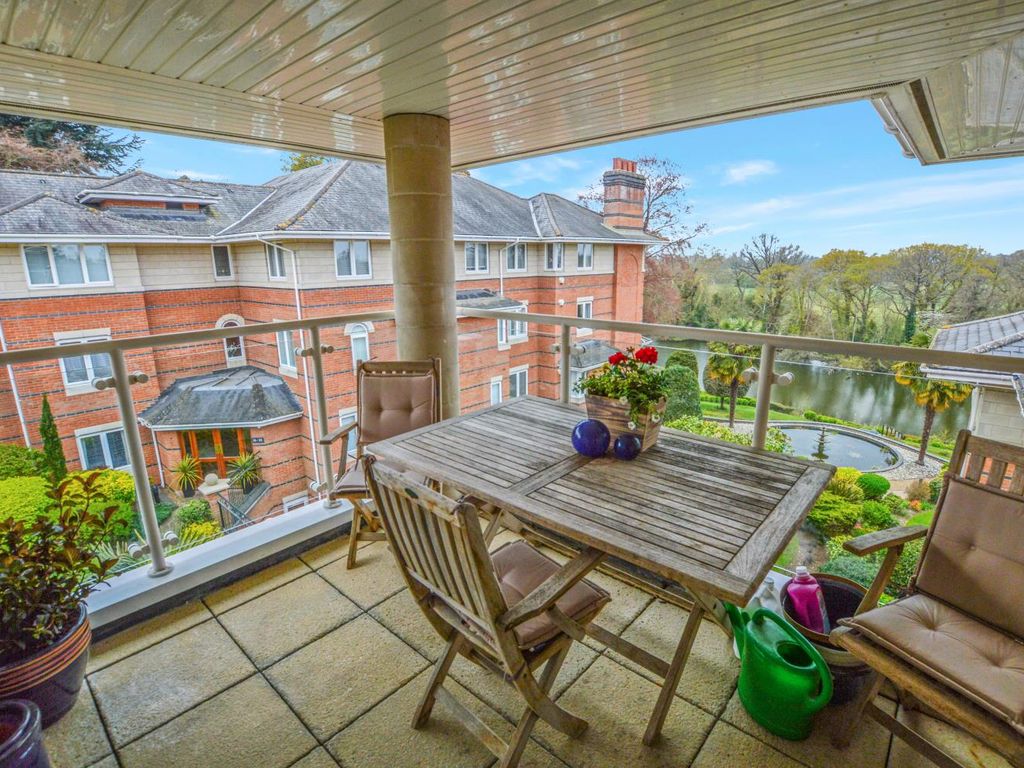 3 bed flat to rent in Oatlands Drive, Weybridge KT13 Zoopla