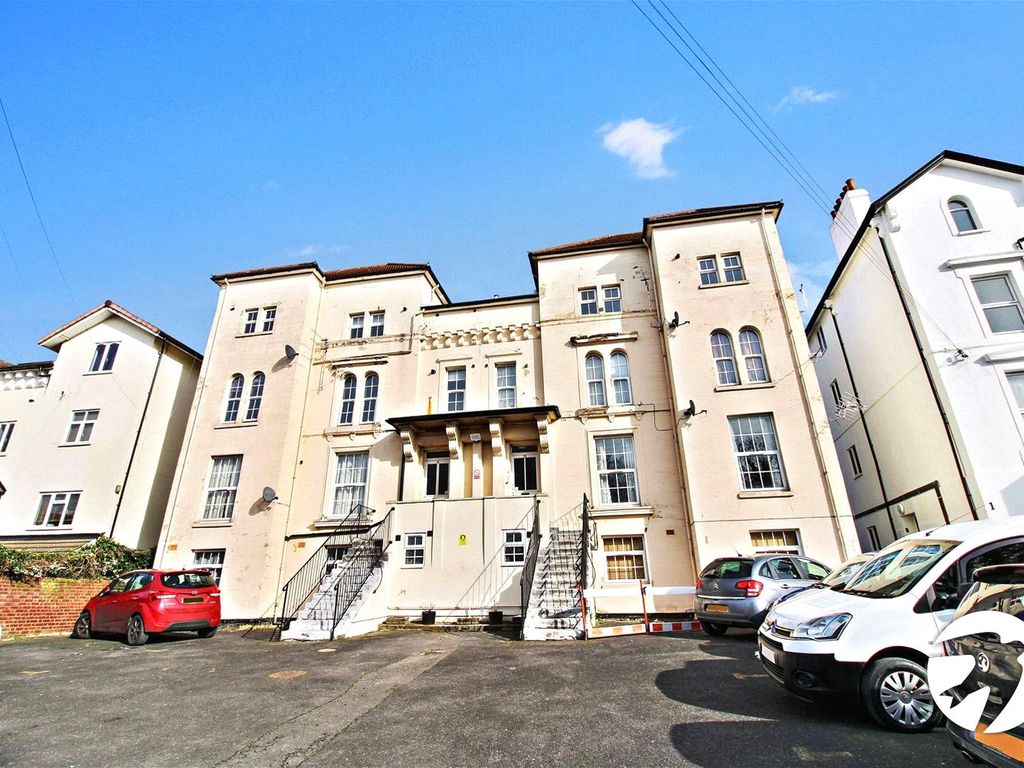 1 bed flat to rent in Cobham Terrace, Bean Road, Greenhithe DA9, £750