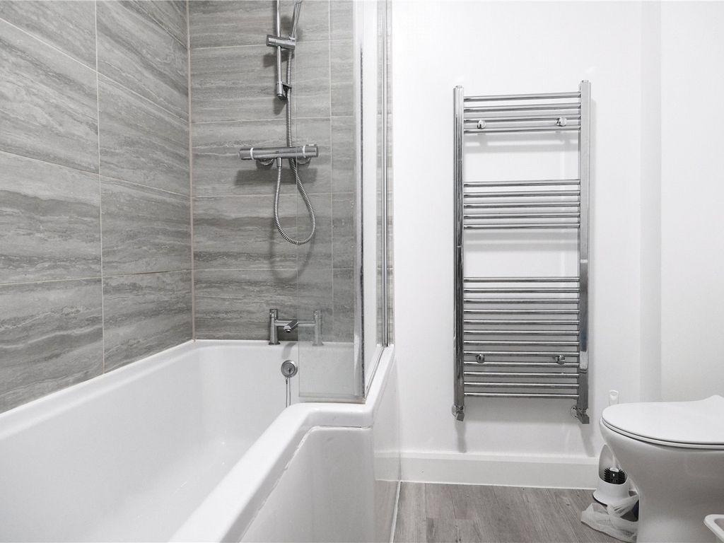 3 bed terraced house for sale in Thistledown, Gravesend, Kent DA12 Zoopla