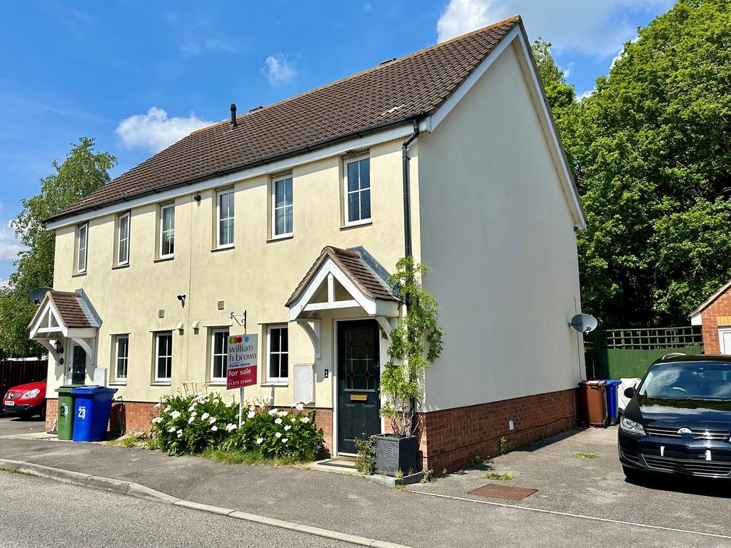 3 bed semidetached house for sale in Hodges Close, Chafford Hundred