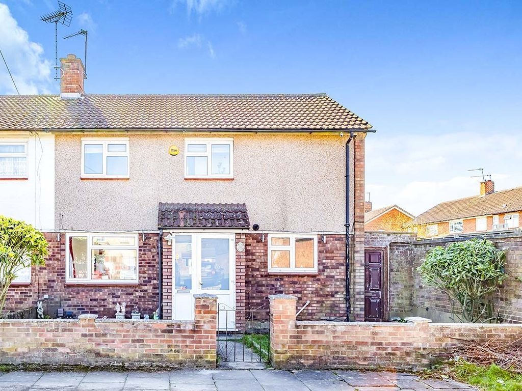 3 bed detached house to rent in Lea Bushes, Garston, Watford WD25, £