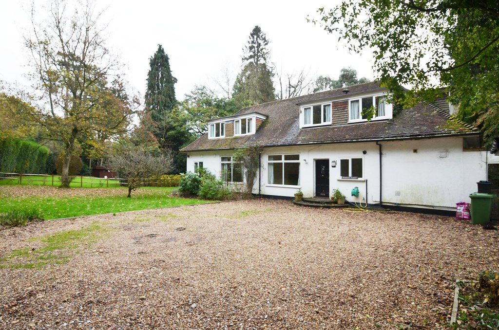 5 bed detached house for sale in Dorking Road, Tadworth KT20 Zoopla