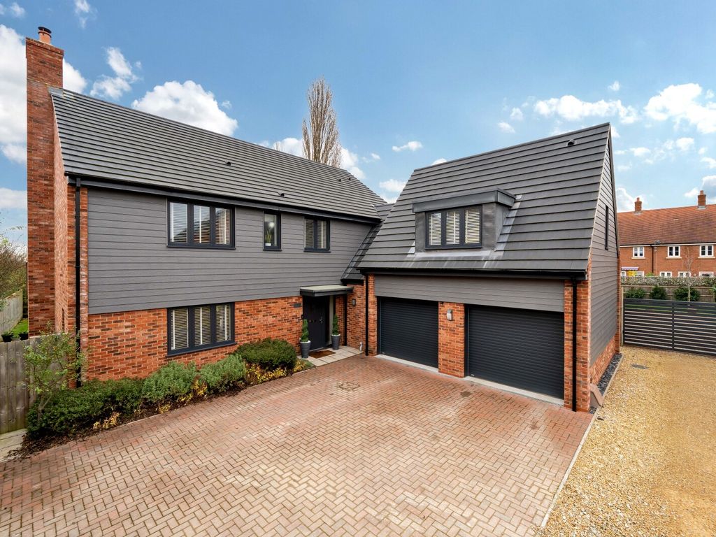 5 bed detached house for sale in Red Kite Close, Sutton Courtenay