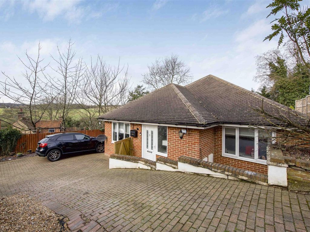 3 bed detached bungalow for sale in Hancross Close, Bricket Wood, St