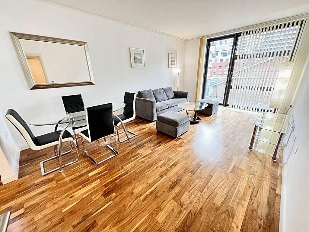 1 bed flat to rent in Discovery Dock West, 3 South Quay Square, Canary Wharf, London E14, £2,290