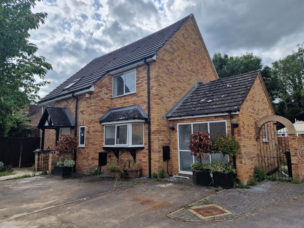 4 bed detached house for sale in Close, Chalton, Luton