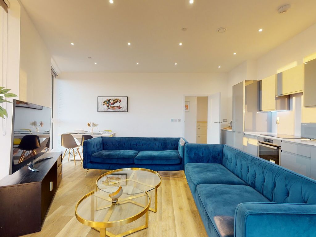 2 bed flat to rent in Battersea Park Road, London SW11, £5,000 pcm Zoopla