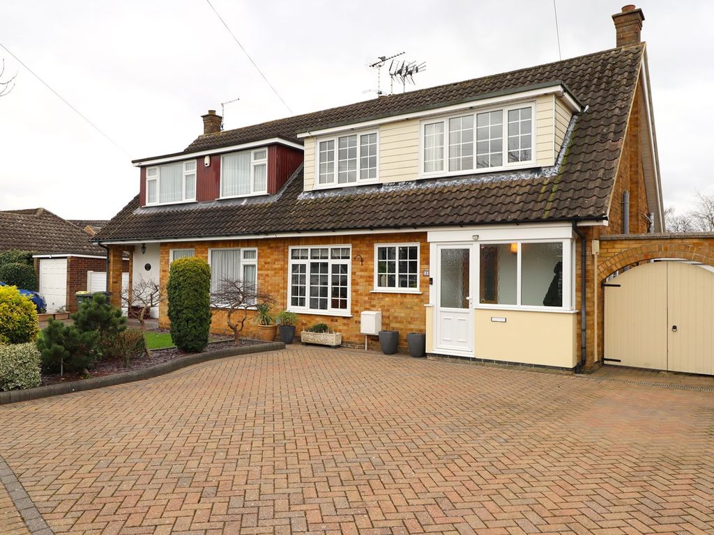 4 bed semidetached house for sale in Upper Lambricks, Rayleigh SS6, £