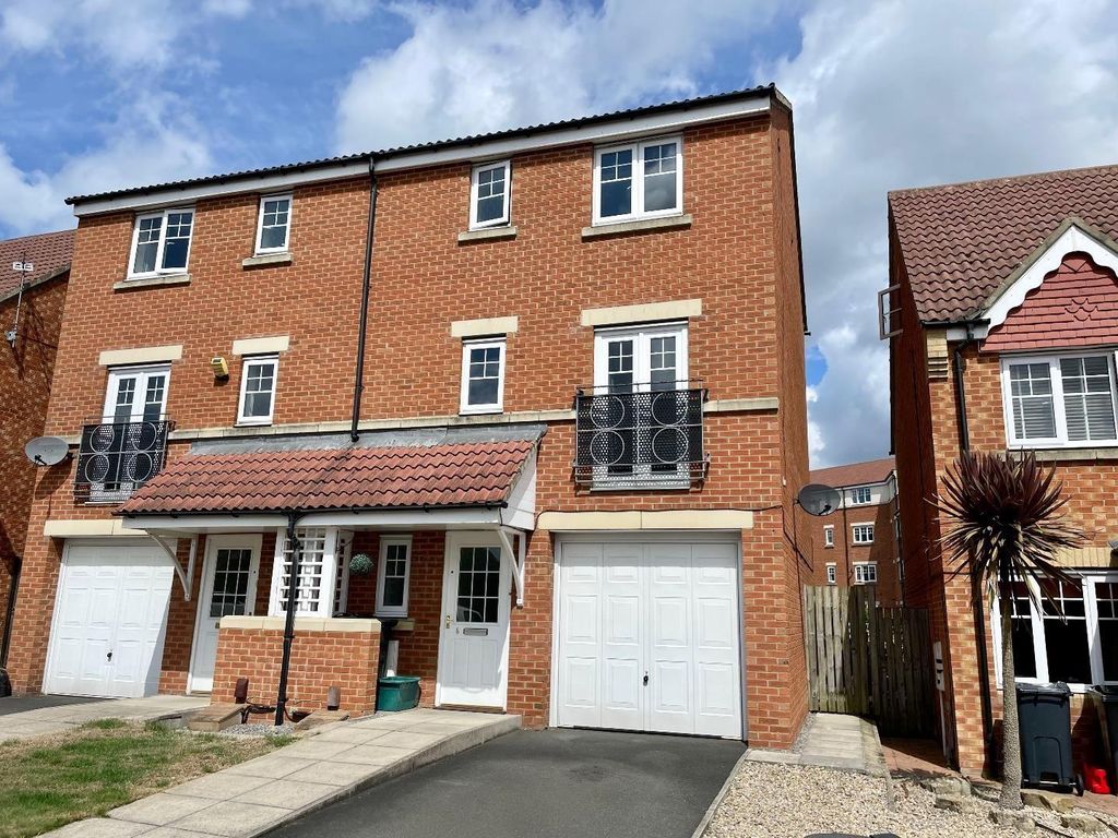 4 bed town house for sale in Appleby Close, Darlington DL1, £165,000 Zoopla