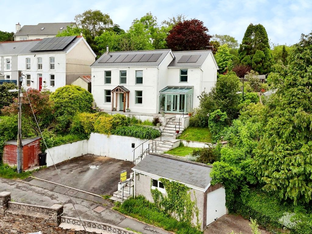 4 bed detached house for sale in Penygraig Road, Pontardawe SA8, £