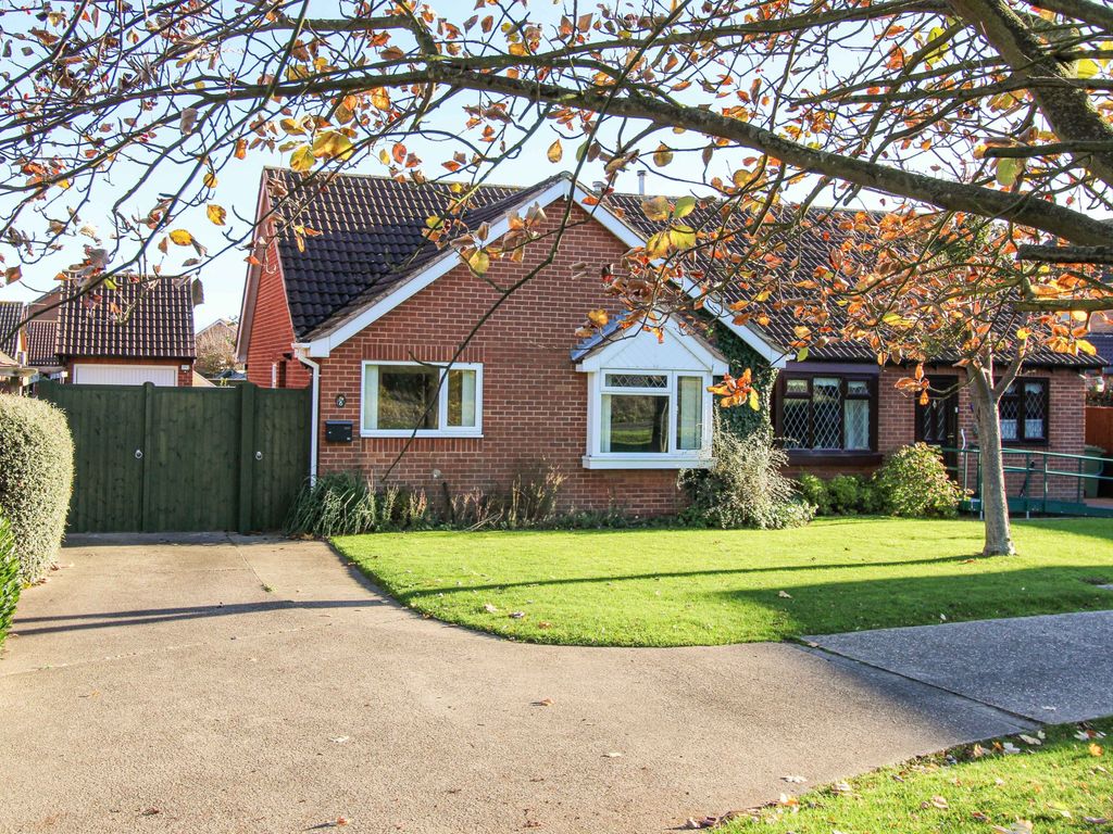 2 bed semidetached bungalow for sale in Cormorant Drive, Grimsby DN37