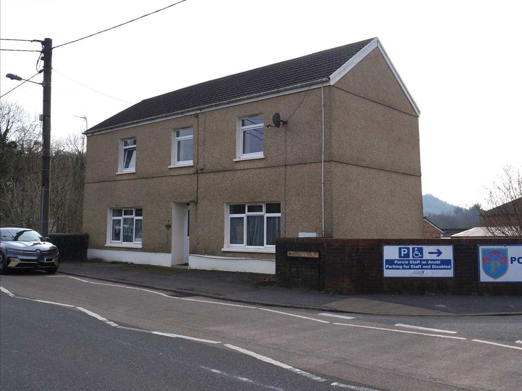 4 bed detached house for sale in Heol Y Felin, Pontyberem, Llanelli