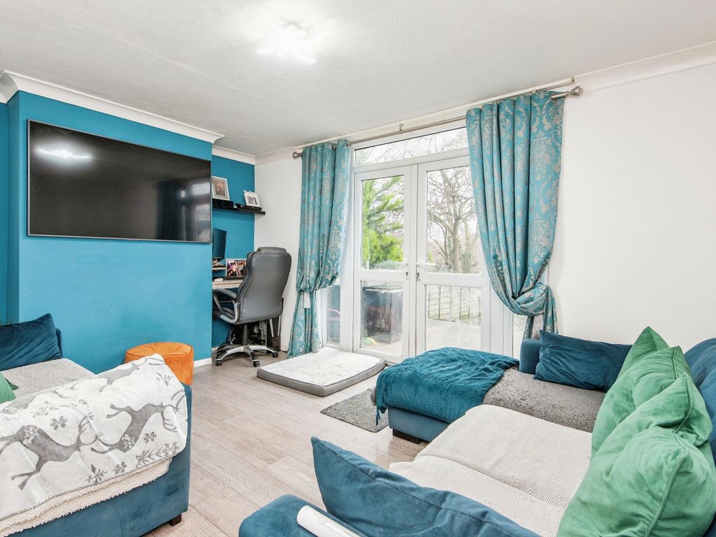 2 bed flat for sale in Lowedges Road, Sheffield S8, £95,000 Zoopla