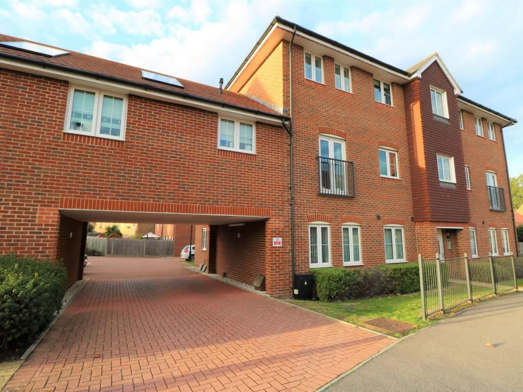 2 bed flat for sale in 11 Waterers Way, Bagshot GU19 Zoopla