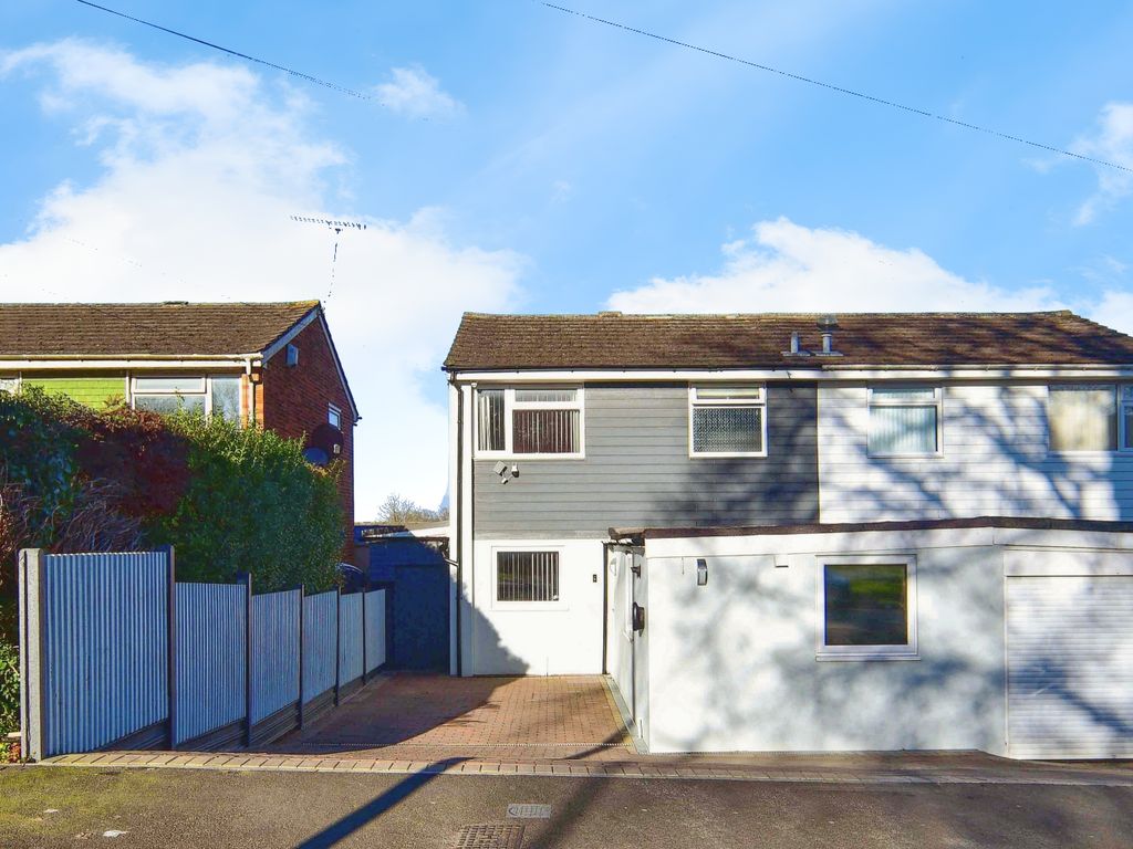 4 bed semidetached house for sale in Trelawn Crescent, Chatham ME5, £