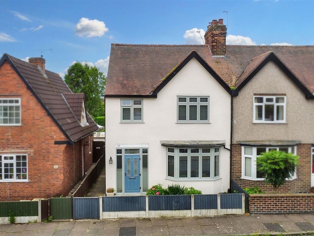 3 bed semidetached house for sale in Byron Avenue, Long Eaton