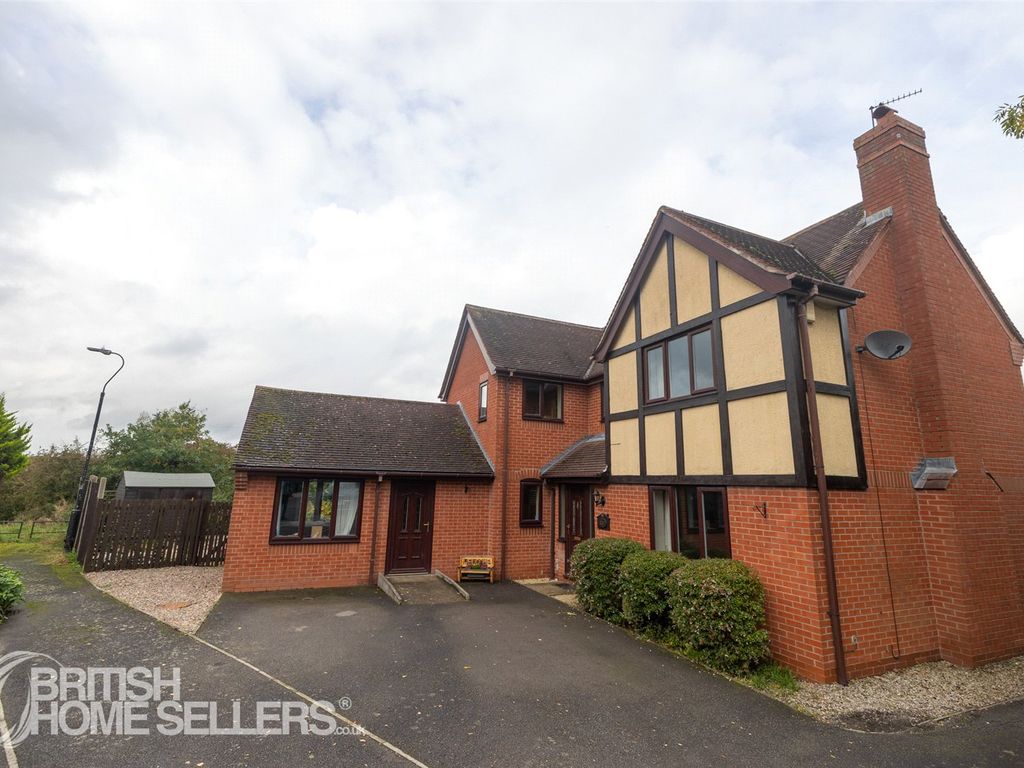 5 bed detached house for sale in Hogarth Road, Leicester