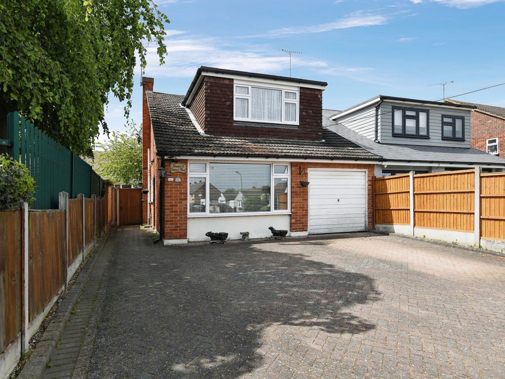 3 bed bungalow for sale in Grovewood Avenue, LeighOnSea, Essex SS9