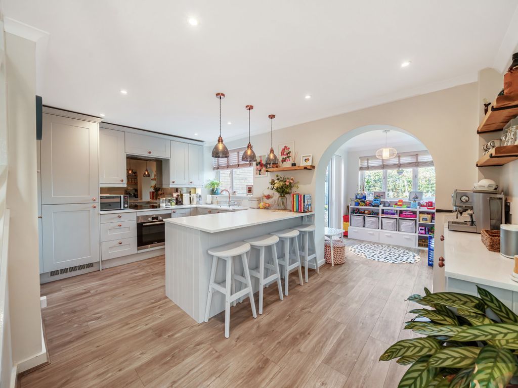 3 bed semidetached house for sale in Barton Close, Rowtown, Addlestone