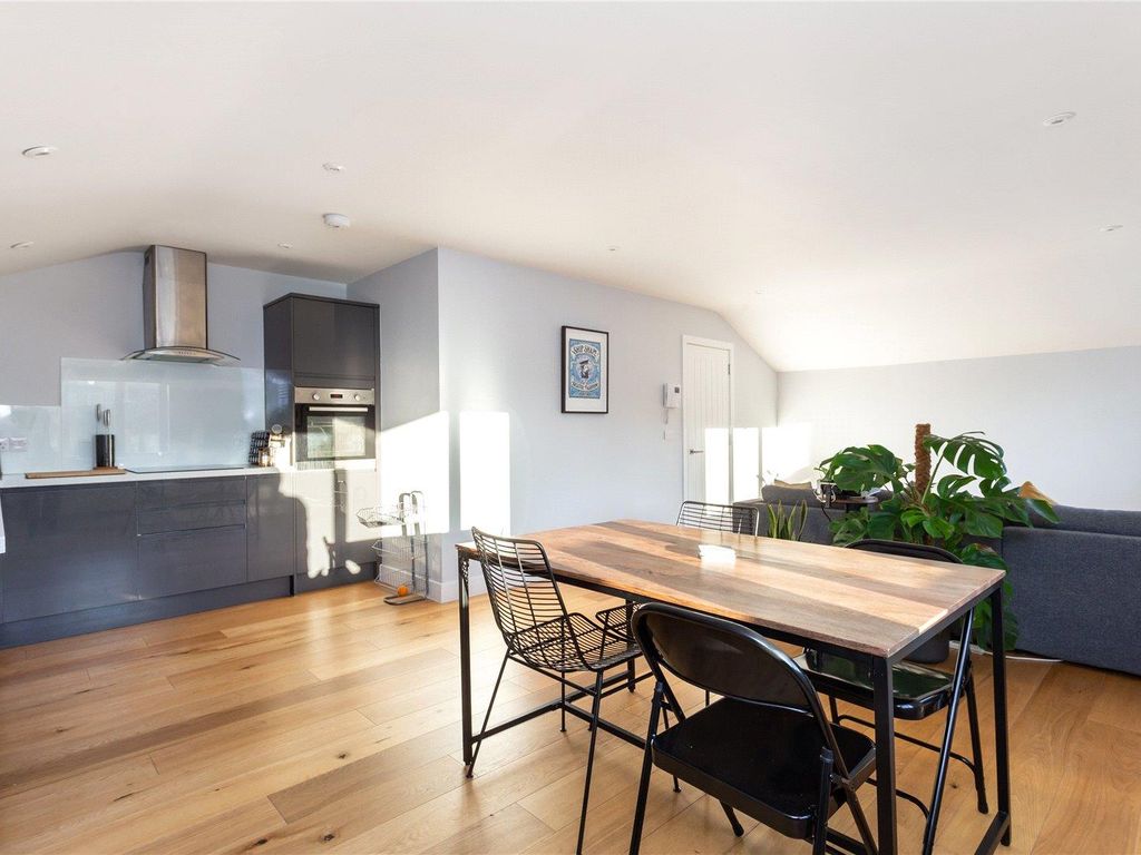 2 bed flat to rent in Wandsworth Road, London SW8, £2,300 pcm Zoopla