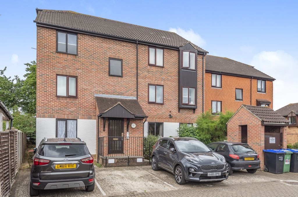 2 bed flat for sale in Chelsea Gardens, North Cheam, Sutton SM3 Zoopla