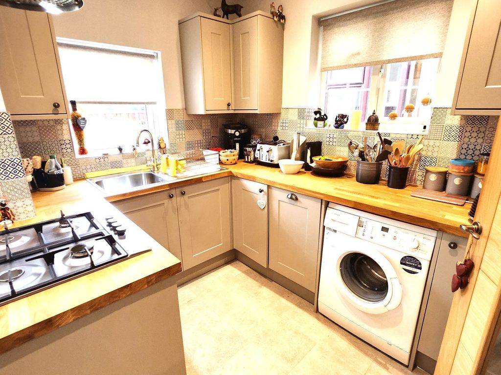 3 bed semidetached house for sale in Catherine Street, Leicester LE4