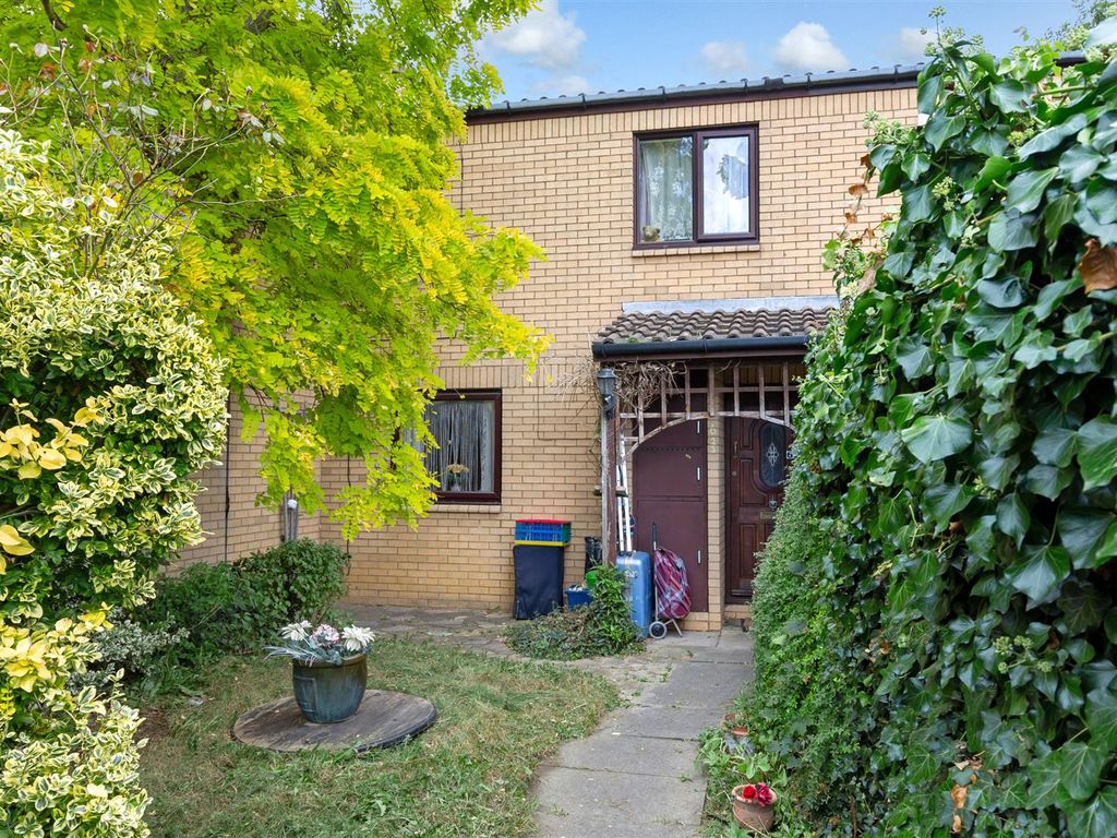 3 bed end terrace house for sale in South Eighth Street, Milton Keynes