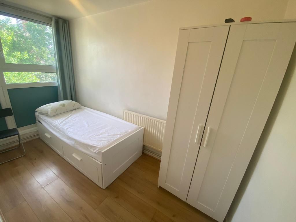 Room to rent in Mile End Road, London E3 Zoopla
