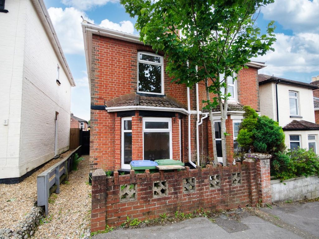 3 bed semidetached house for sale in Lake Road, Woolston, Southampton