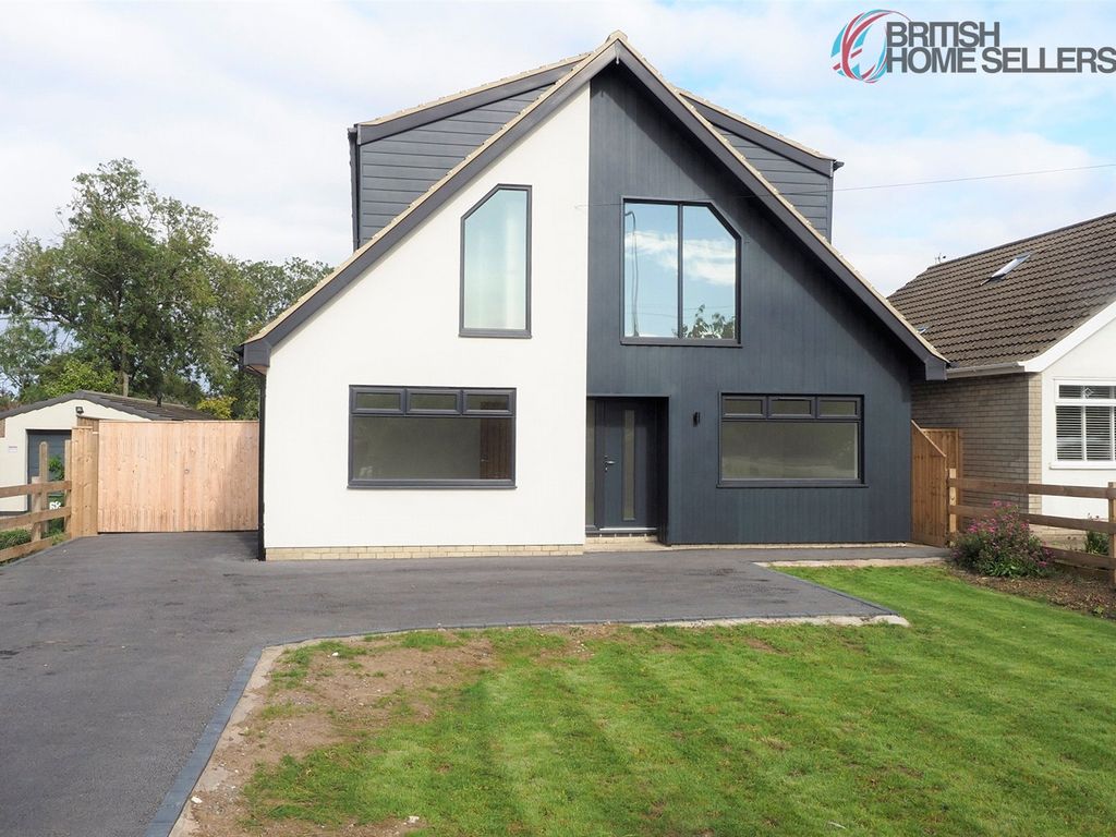 5 bed detached house for sale in Stallingborough Road, Healing, Grimsby