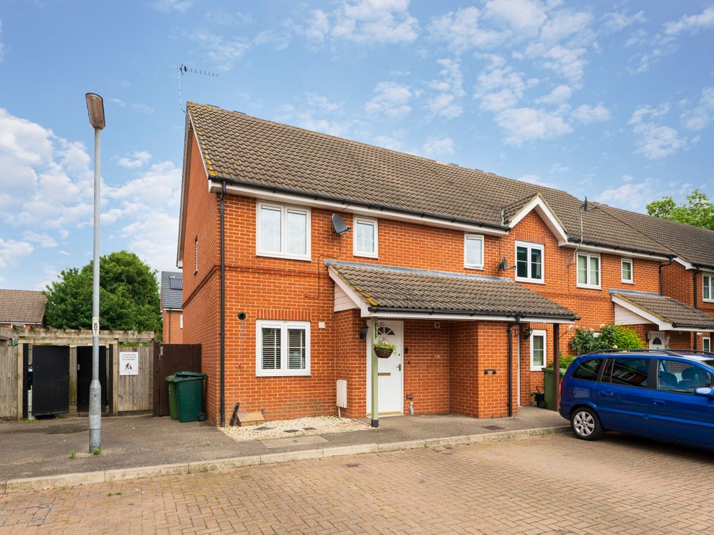 3 bed semidetached house for sale in Yeoman Drive, Staines TW19 Zoopla