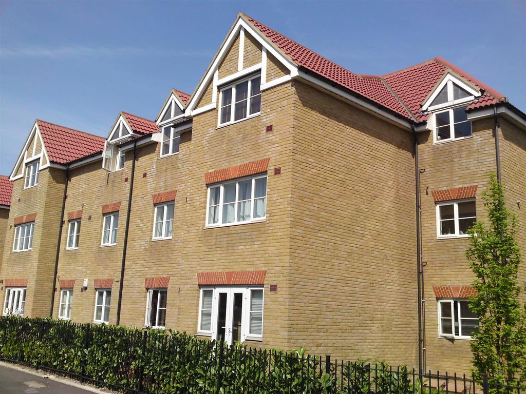 2 bed flat to rent in Madison Ct, Great North Way, Hendon, London NW4
