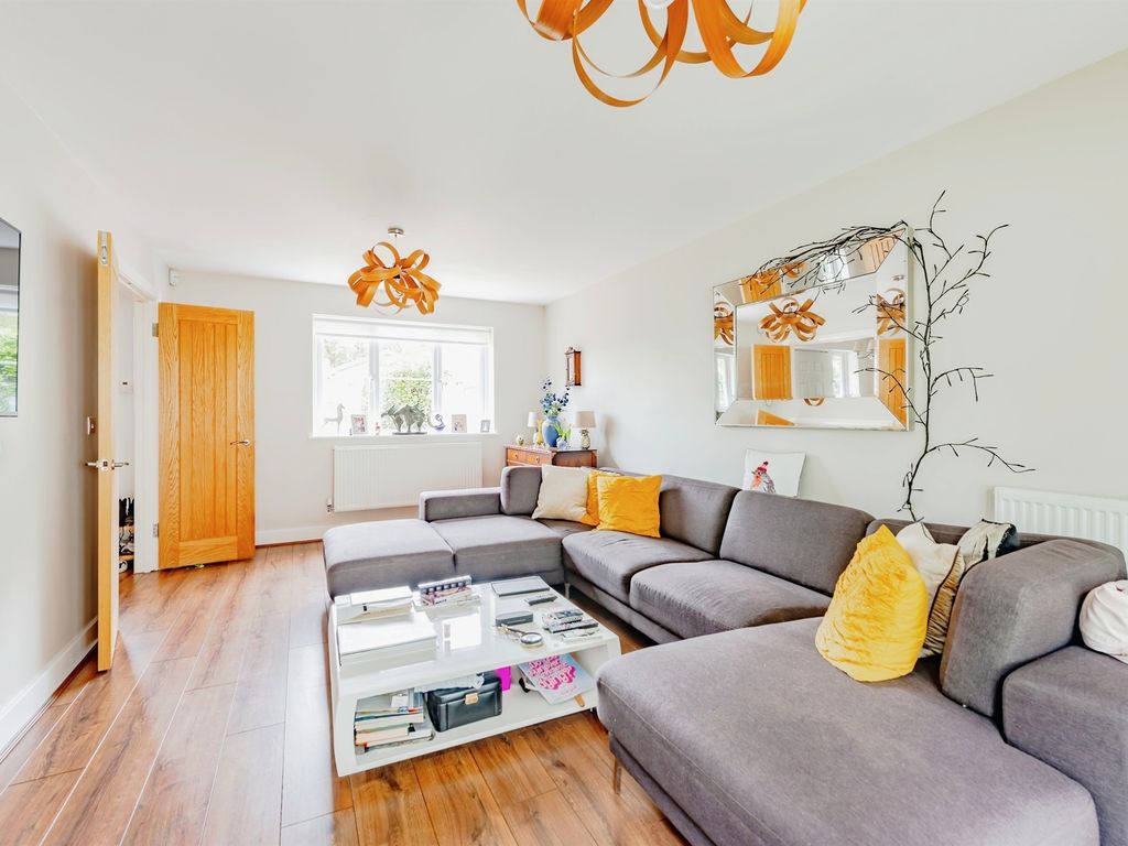 3 bed detached house for sale in Harvest Hill, East Grinstead RH19, £