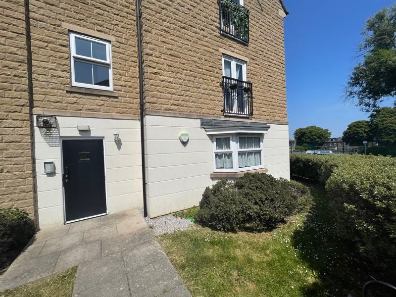 2 bed flat to rent in Queensway, Halifax HX1 Zoopla