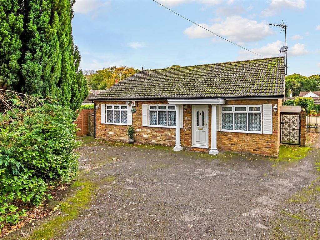 3 bed detached bungalow for sale in Park Street Lane, Park Street, St