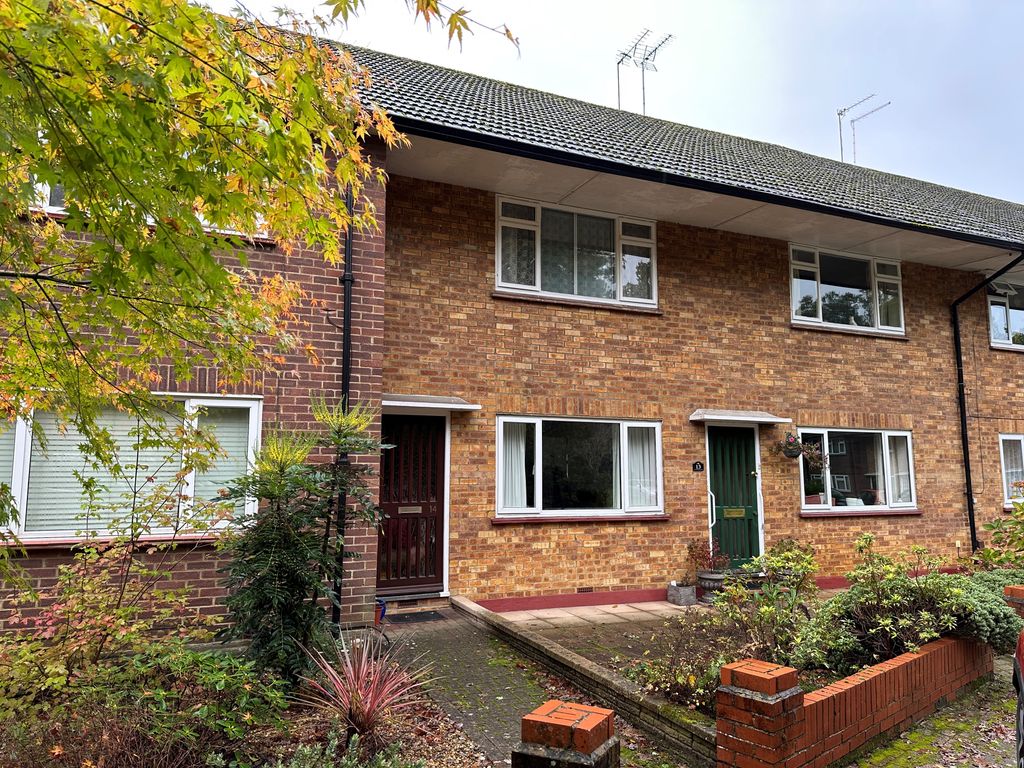 Caenwood Close Weybridge Sussex KT13  