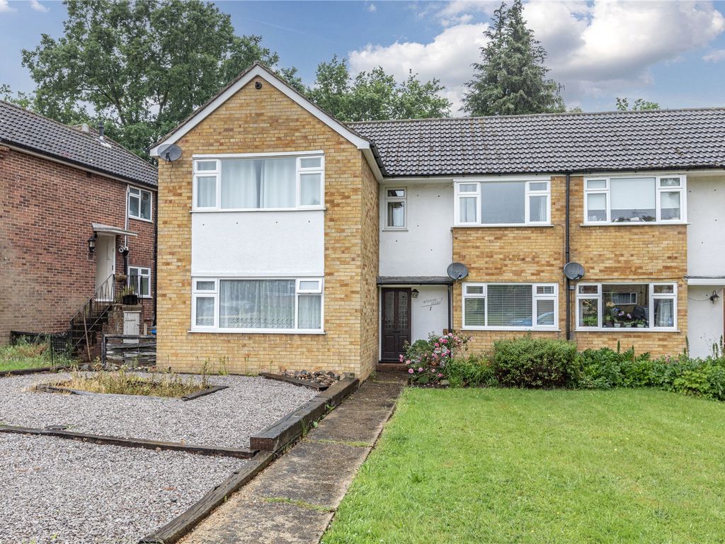 2 bed for sale in Addlestone, Surrey KT15, £285,000 Zoopla