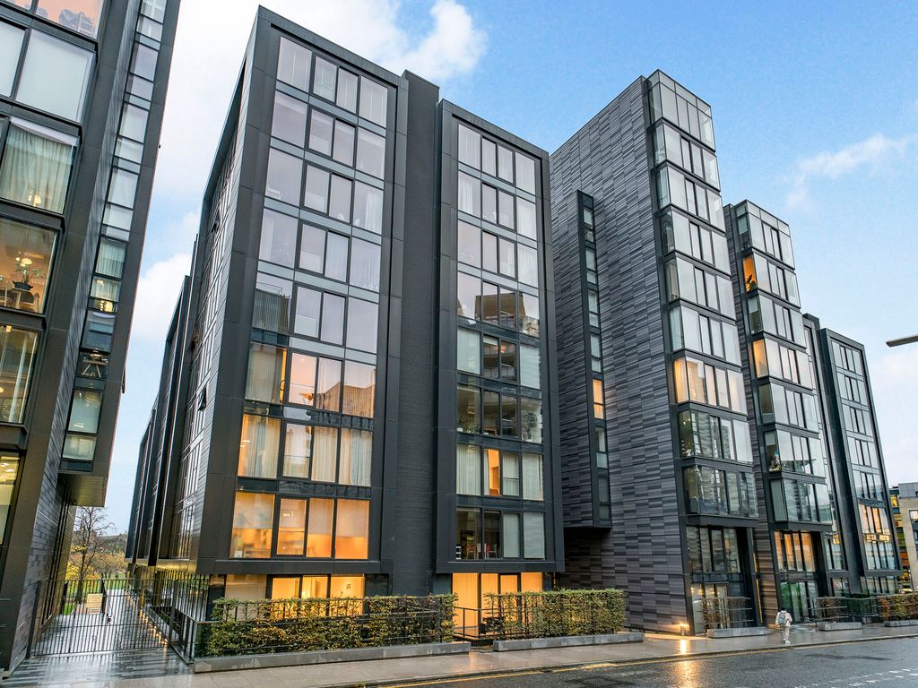 1 bed flat for sale in 6/32 Simpson Loan, Quartermile EH3, £300,000