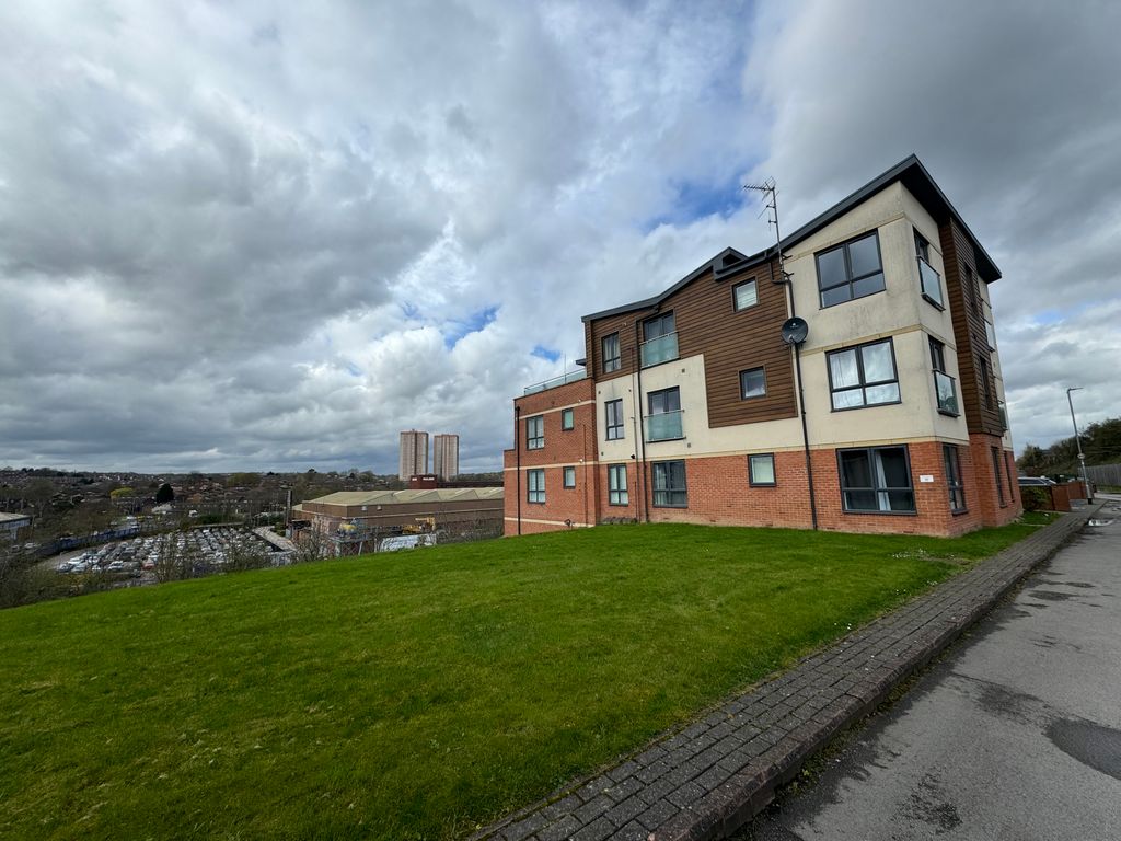 2 bed flat to rent in Tudor Way, Beeston, Leeds LS11, £900 pcm Zoopla