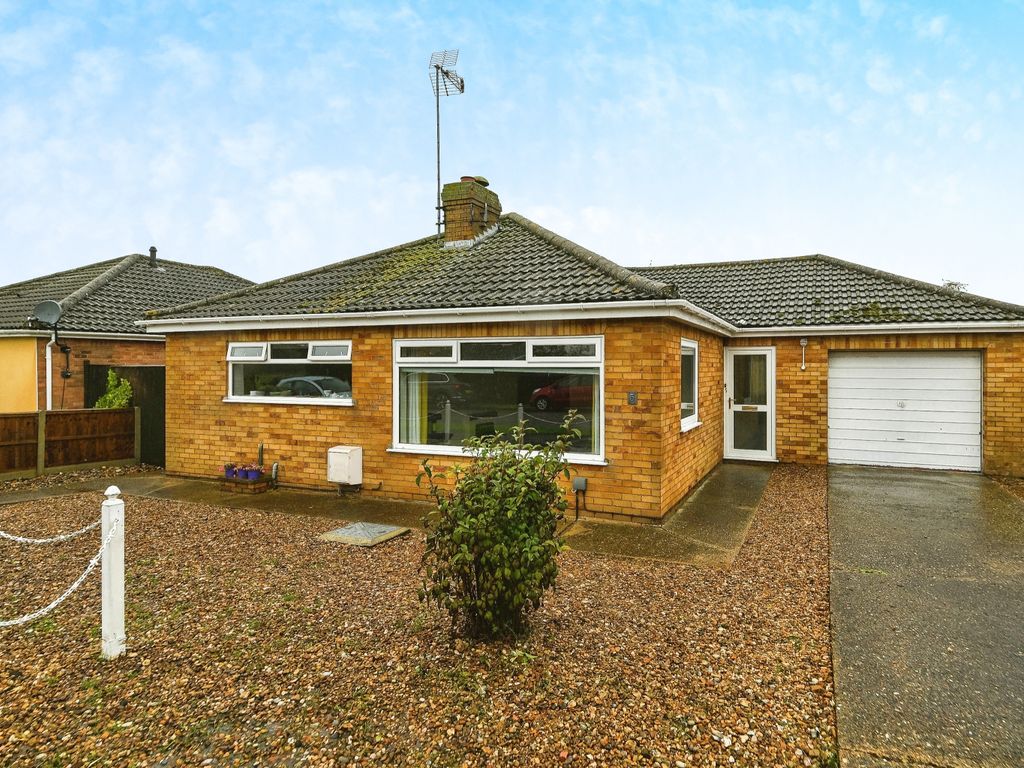 3 bed detached bungalow for sale in Elmtree Grove, West Winch, King's