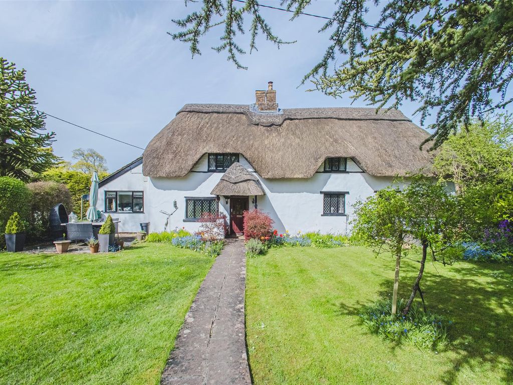 3 bed detached house for sale in Park Lane, Cherhill, Calne SN11, £