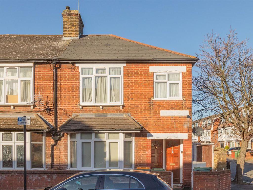 2 bed flat to rent in Ripley Road, London E16, £1,550 pcm Zoopla