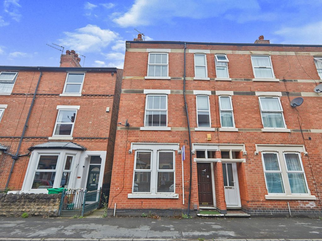 4 bed end terrace house for sale in Wilford Crescent East, Nottingham