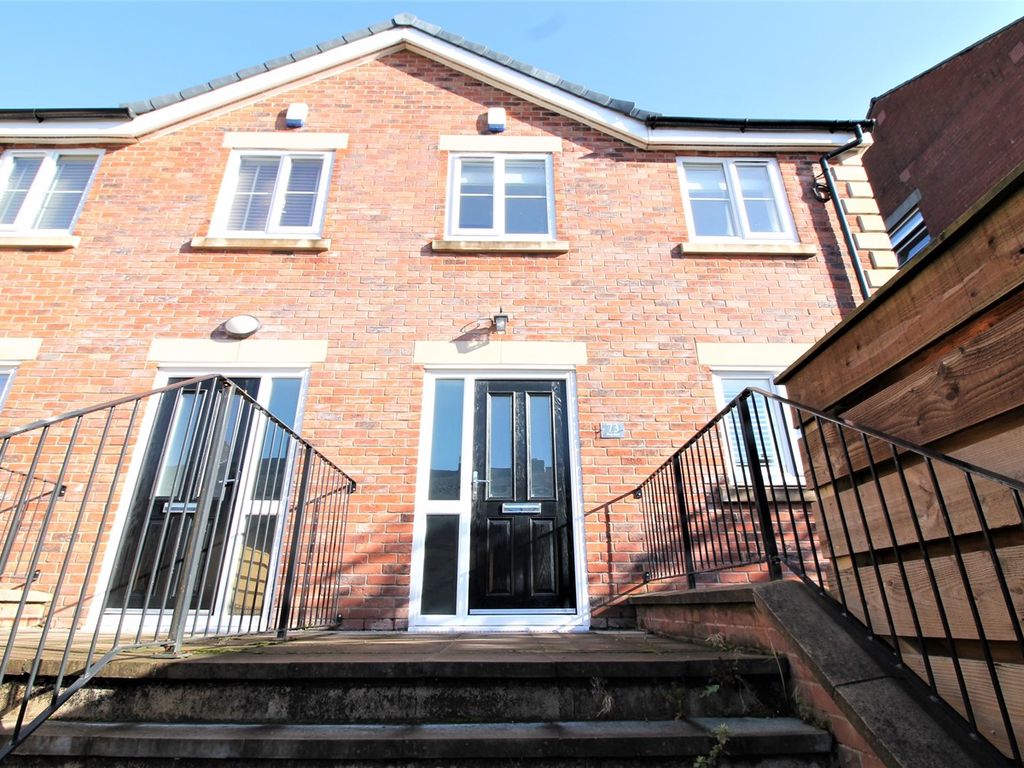 4 bed town house to rent in Bury Road, Tottington, Bury BL8, £1,295 pcm