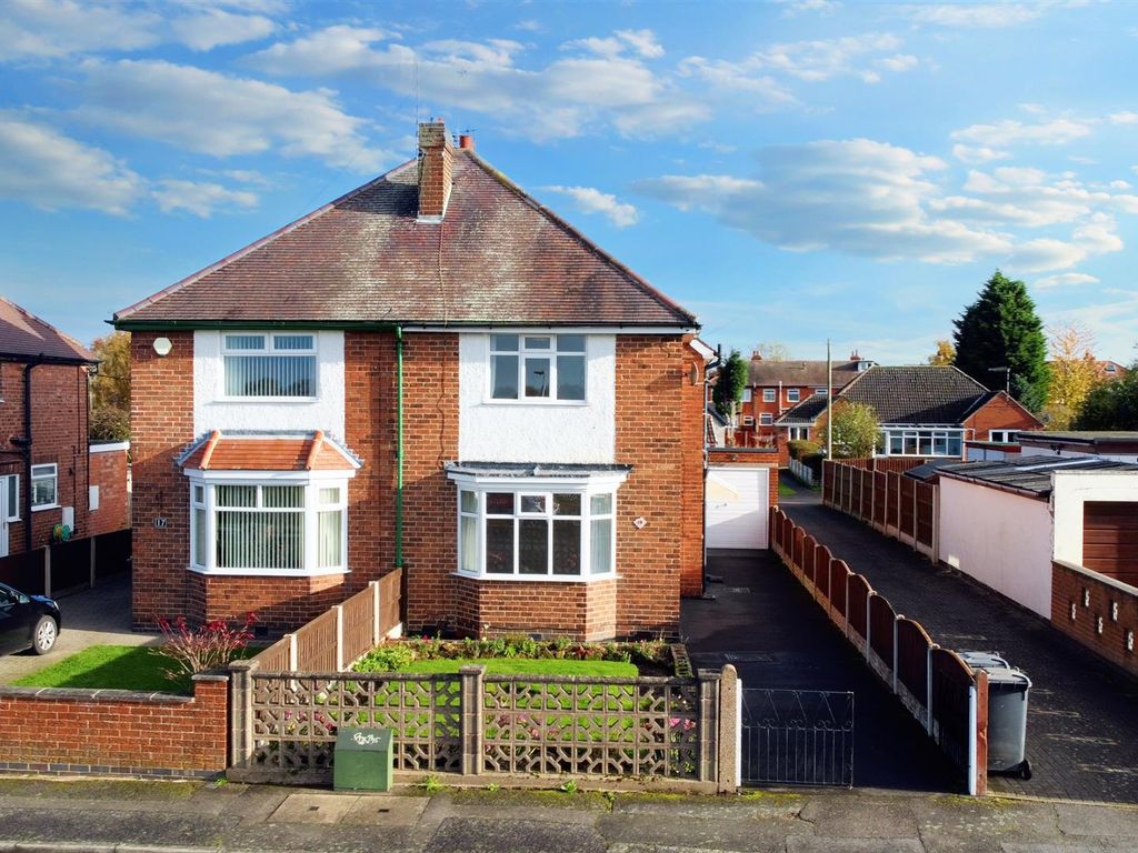 3 bed semidetached house for sale in South Road, Beeston, Nottingham