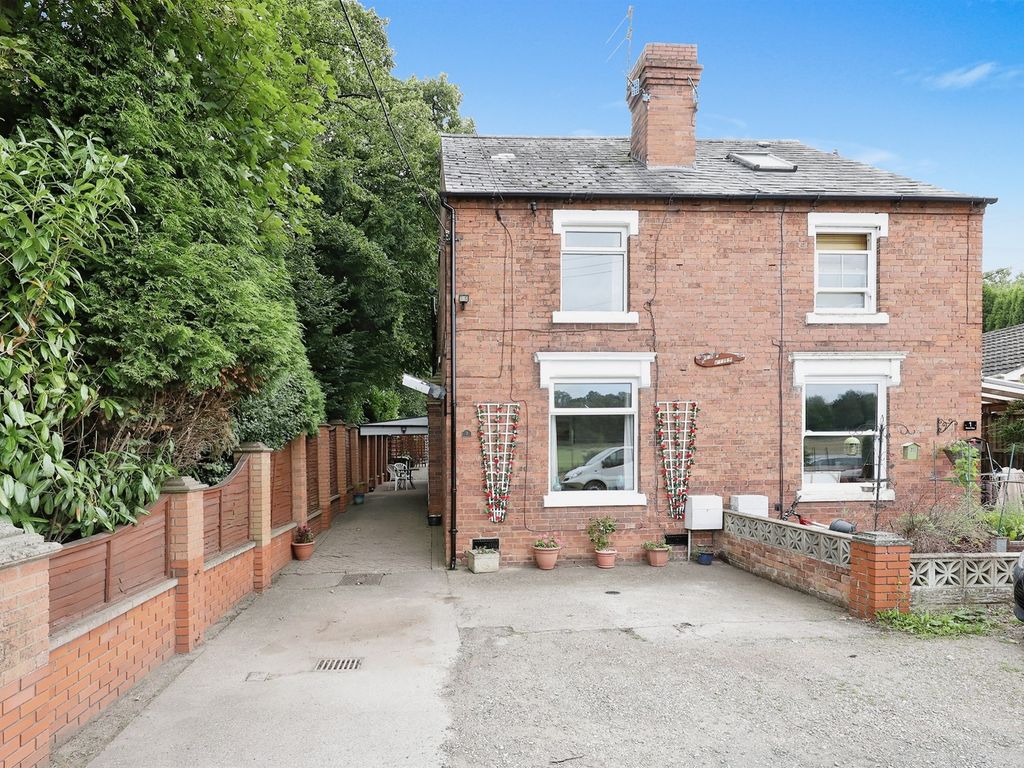 3 bed semidetached house for sale in Moors Avenue, Hartlebury